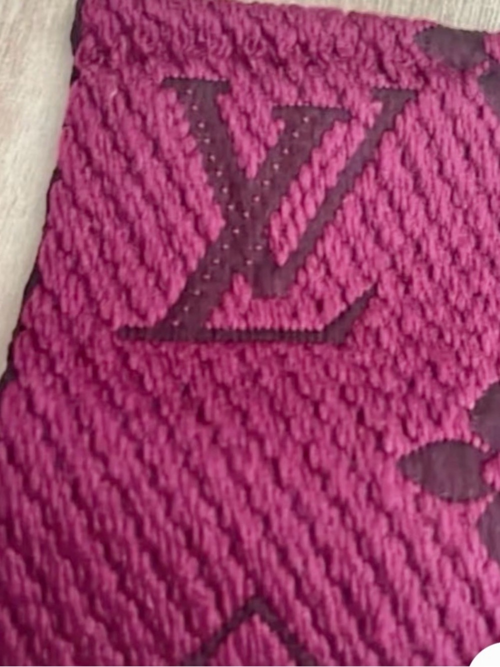 Louis Vuitton cherryMonogram Canvas Detail Authentic LOUIS VUITTON Wool Silk Log